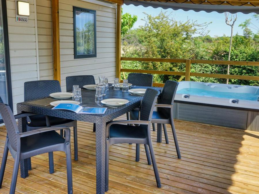 Mobilhome 6 personnes - Prestige climatisé avec SPA, 3 Ch, 2 Salles d'eau, 2 WC (année 2025) 0