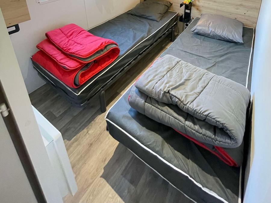 Mobilhome 6 personnes - PREMIUM - 3 chambres - TV - avec terrasse couverte - lave vaisselle 11