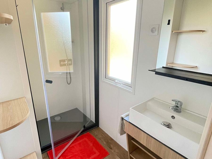 Mobilhome 6 personnes - PREMIUM - 3 chambres - TV - avec terrasse couverte - lave vaisselle 6