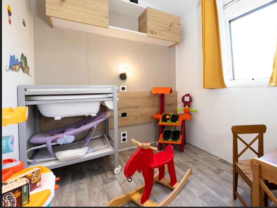 Mobilhome 4 personnes - PREMIUM - Baby FAMILY - 2 Chambres - TV - avec terrasse, salle de jeux, lave vaisselle 3