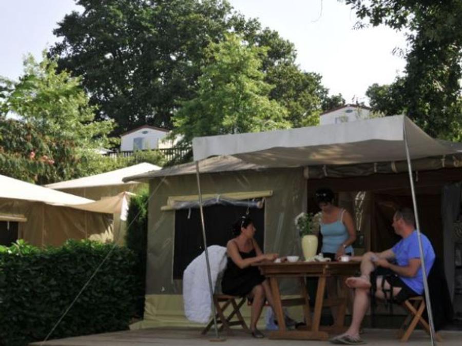 Bungalow toilé 4 personnes - (sans sanitaire) 0