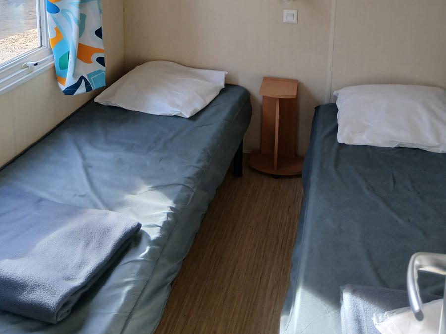 Mobilhome 4 personnes - TOUT CONFORT - 2 chambres avec climatisation et TV - 28 m² 11
