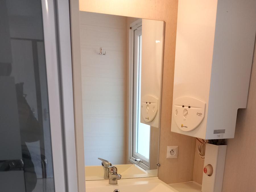 Mobilhome 4 personnes - TOUT CONFORT - 2 chambres avec climatisation et TV - 28 m² 10