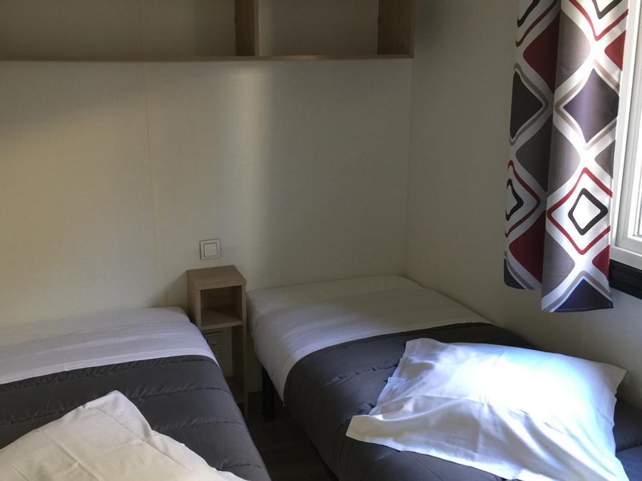 Mobilhome 4 personnes - des Familles 2 CH - 4 PERS 32 m² - TV + CLIM + LV + DRAPS (inclus à la location à la semaine) 2