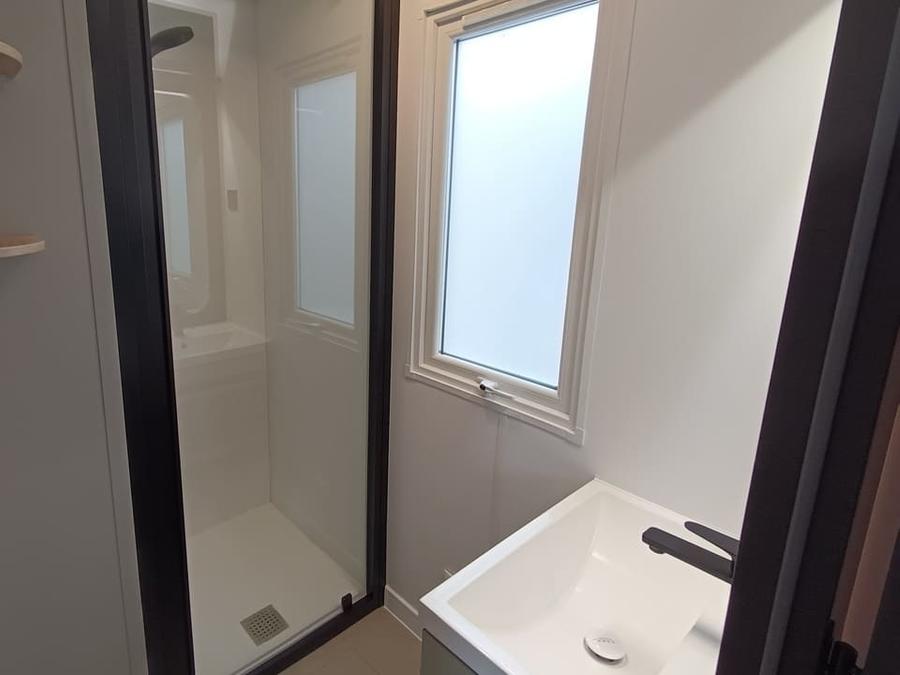 Mobilhome 10 personnes - Tribu 2x26m² - 4 chambres - terrasse semi-couverte 22m² - TV - lave vaisselle 7