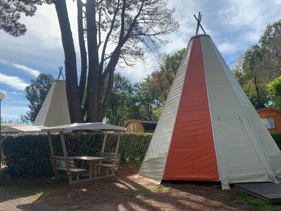 Hébergement 4 personnes - Tipi 0