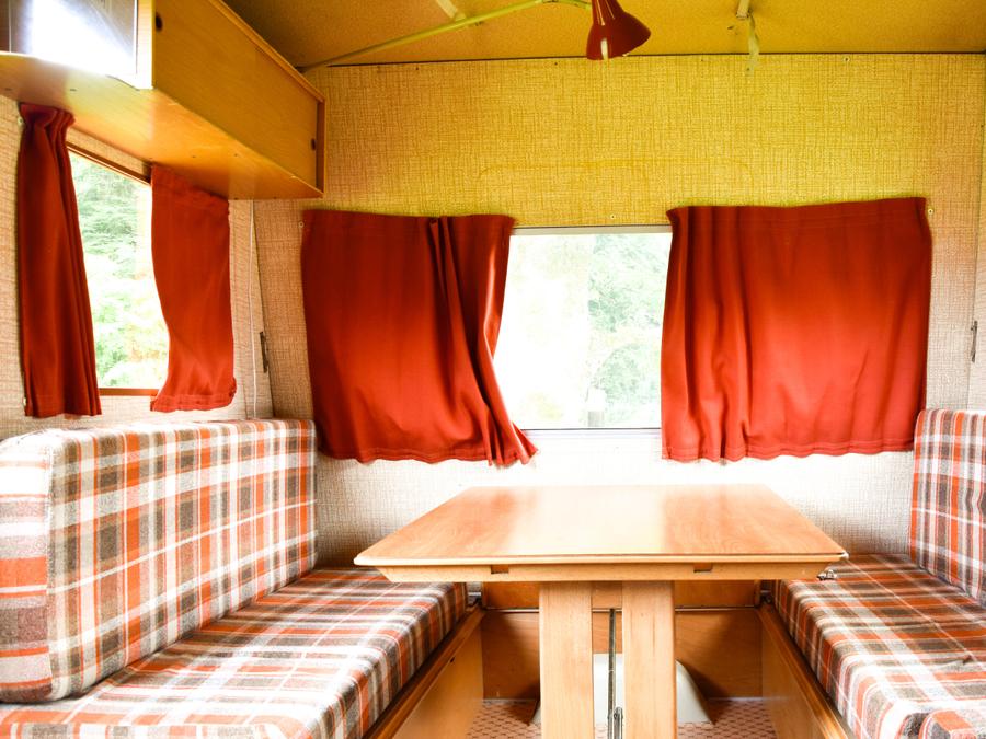 Caravane 2 personnes - Petite caravane vintage au milieu du Domaine 3