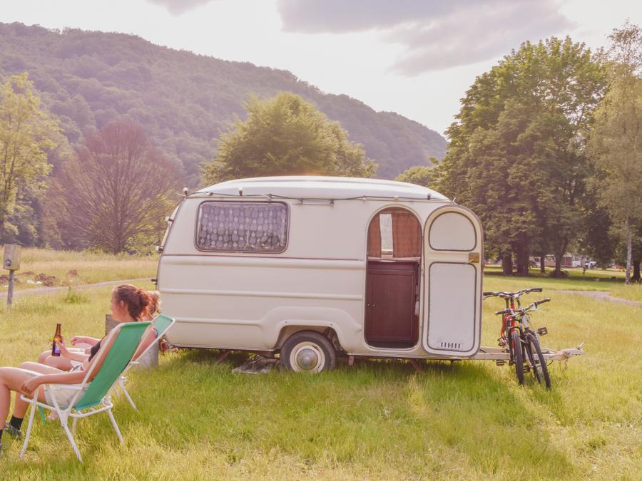 Caravane 2 personnes - Petite caravane vintage au milieu du Domaine 0