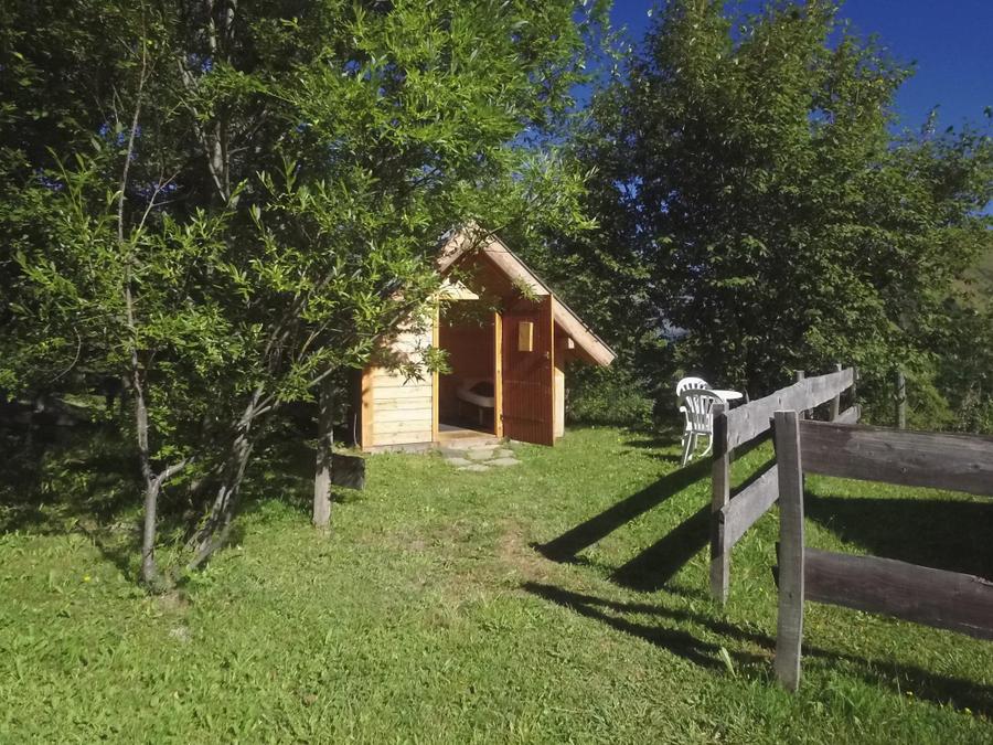 Hébergement 2 personnes - Hutte MARMOTTE - Pas de cuisine, pas de sanitaires (ni WC, ni salle de bain) 5