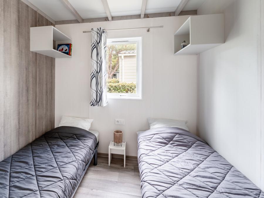 Chalet 4 personnes - Chalet Confort 26.5m² (2 chambres) + terrasse couverte + TV 8