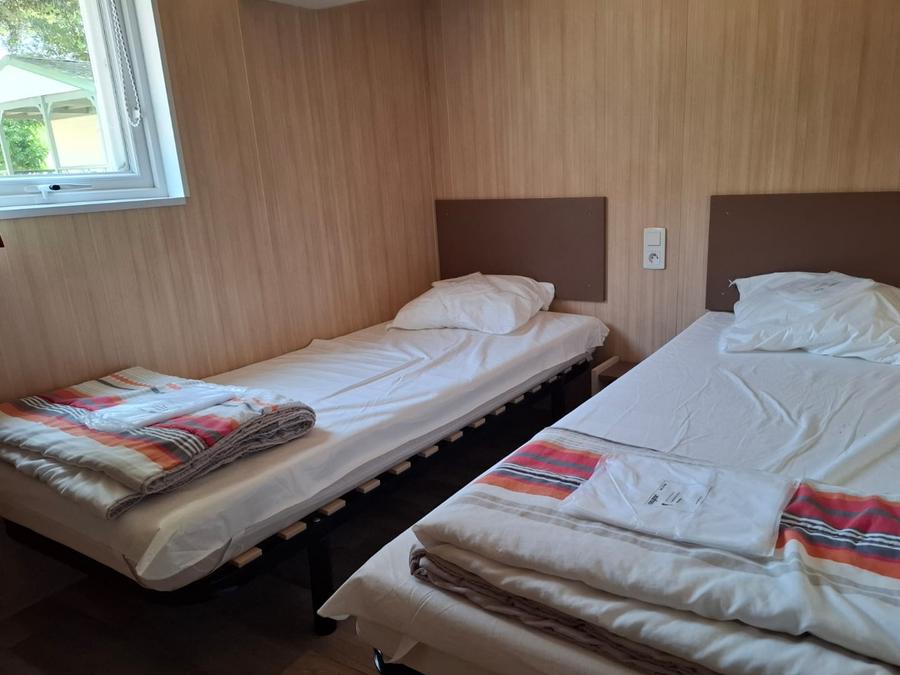 Chalet 6 personnes - Chalet Premium 34m² (3 chambres) + Climatisation + Lave-vaisselle + Terrasse couverte 6