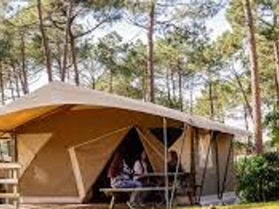 Tente en toile et en bois 4 personnes - plancher bois, 2 chambres, cuisine équipée, terrasse 4