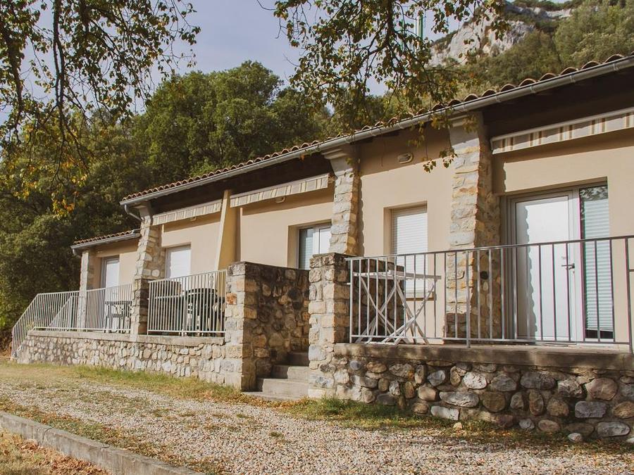 Gîte 4 personnes - Pavillon avec vue - 1 chambre avec Clim + terrasse et TV 0