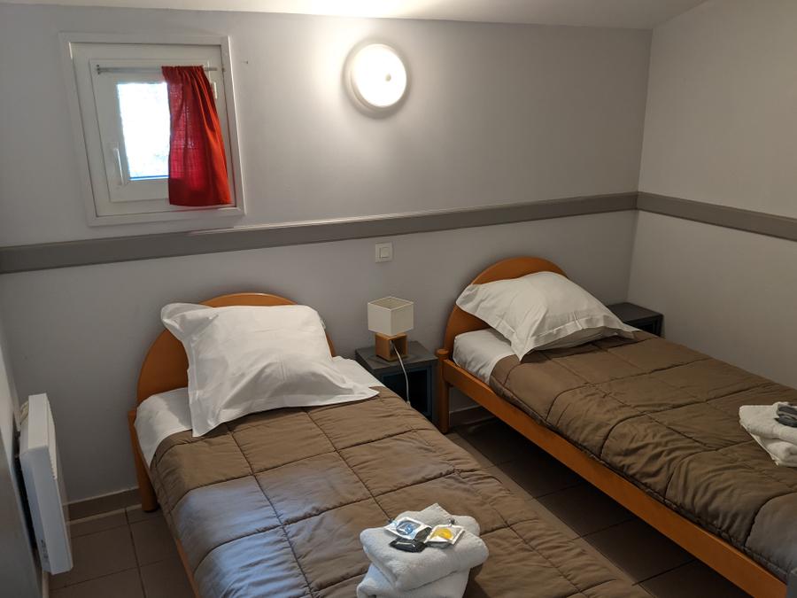 Gîte 4 personnes - Pavillon avec vue - 1 chambre avec Clim + terrasse et TV 5