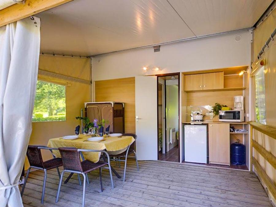 Bungalow toilé 4 personnes - Tithome - 2 chambres - sanitaires collectifs camping 21 m2 1