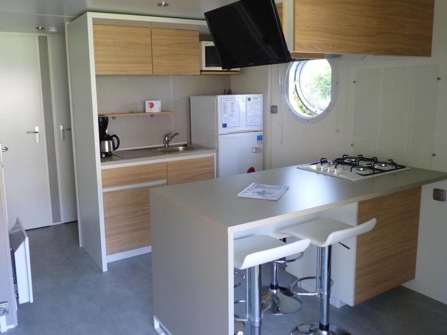 Mobilhome 5 personnes - Mobil home Premium 32 m² 2 chambres + terrasse 12m² semi-couverte (9m²) + TV + climatisation 4/5 pers 1