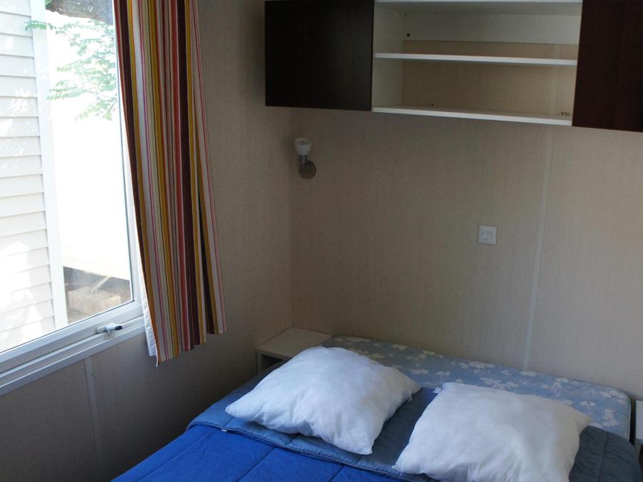 Mobilhome 5 personnes - Mobil home Confort 32 m² 2 chambres + terrasse 12m² semi-couverte (9m²) + TV 4/5 pers 3