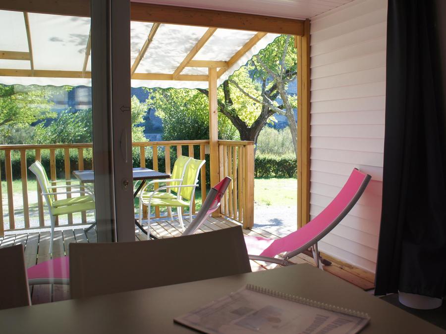 Mobilhome 4 personnes - Mobil home Premium 32m² 2 chambres + 2 salles de bain + terrasse couverte 9m² + TV + Clim 4 pers 4
