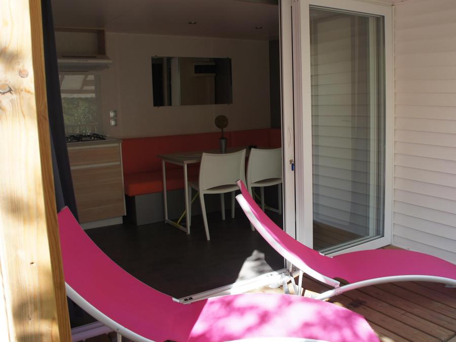 Mobilhome 4 personnes - Mobil home Premium 32m² 2 chambres + 2 salles de bain + terrasse couverte 9m² + TV + Clim 4 pers 2