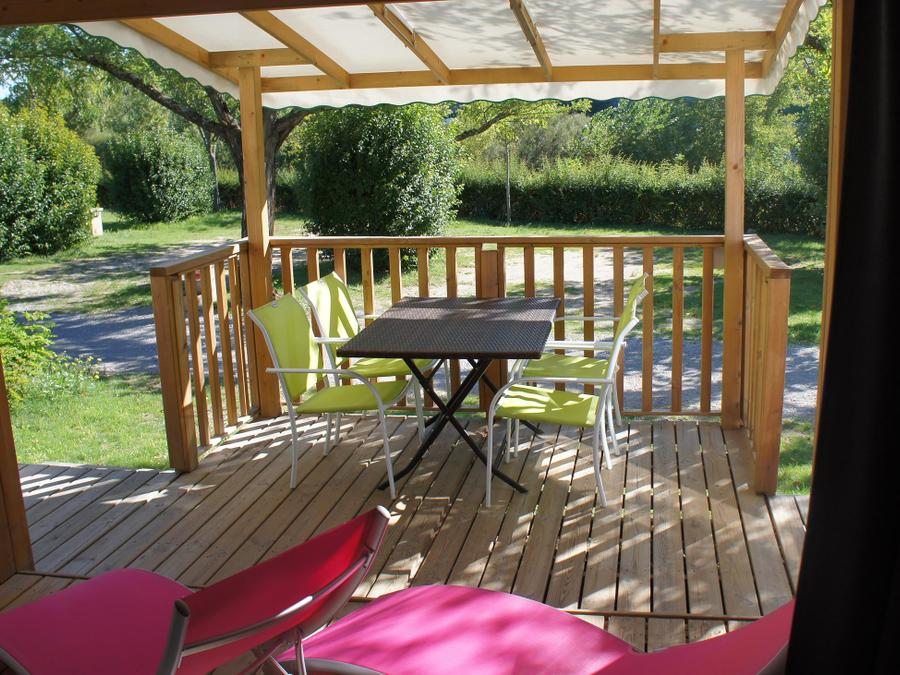 Mobilhome 4 personnes - Mobil home Premium 32m² 2 chambres + 2 salles de bain + terrasse couverte 9m² + TV + Clim 4 pers 9