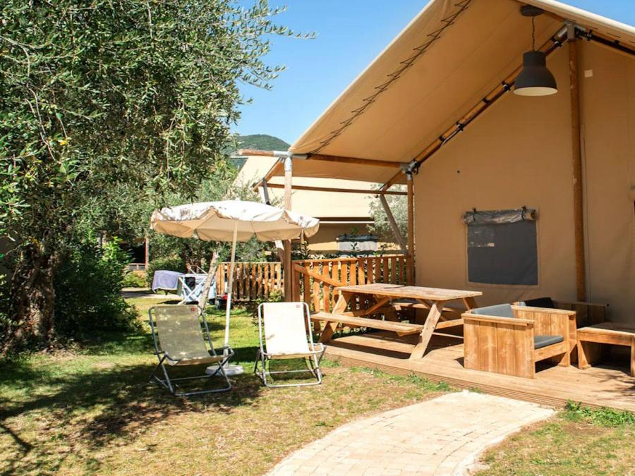 Tente en toile et en bois 5 personnes - Safari Lodge 0