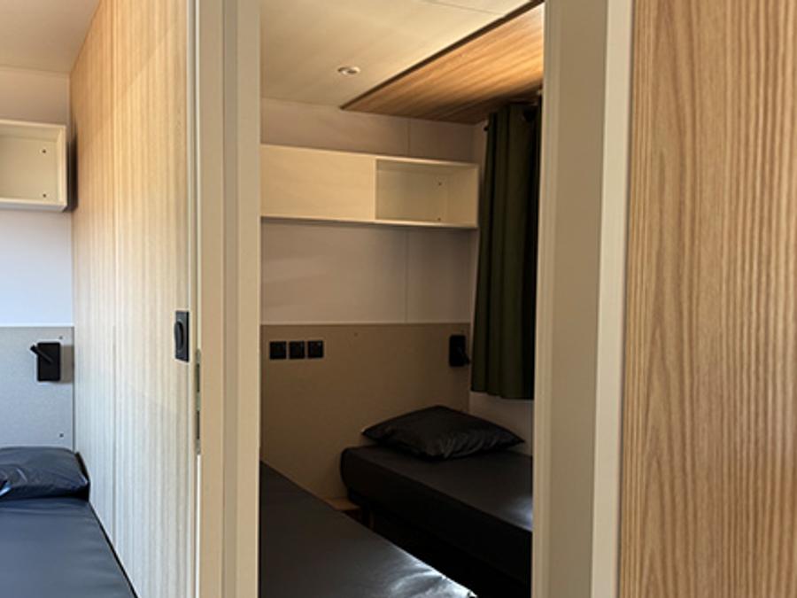 Mobilhome 6 personnes - TAOS Luxe 40m2 terrasse couverte + Jacuzzi privatif - 6 pers 3 chambres 2 sdb - clim 17