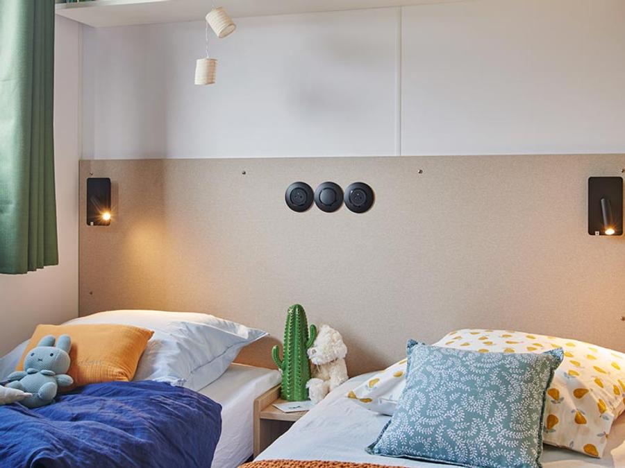 Mobilhome 4 personnes - TAOS Luxe 35m2 terrasse couverte + Jacuzzi privatif - 4 pers 2 chambres 2 sdb - clim 5