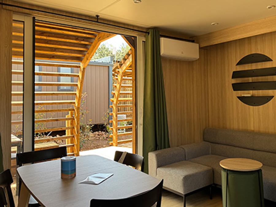 Mobilhome 4 personnes - TAOS Luxe 35m2 terrasse couverte + Jacuzzi privatif - 4 pers 2 chambres 2 sdb - clim 14