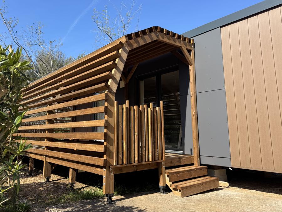 Mobilhome 4 personnes - TAOS Luxe 35m2 terrasse couverte + Jacuzzi privatif - 4 pers 2 chambres 2 sdb - clim 10