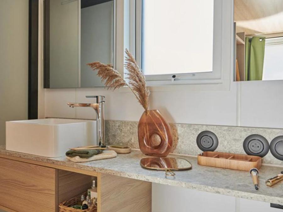 Mobilhome 4 personnes - TAOS Luxe 35m2 terrasse couverte + Jacuzzi privatif - 4 pers 2 chambres 2 sdb - clim 3