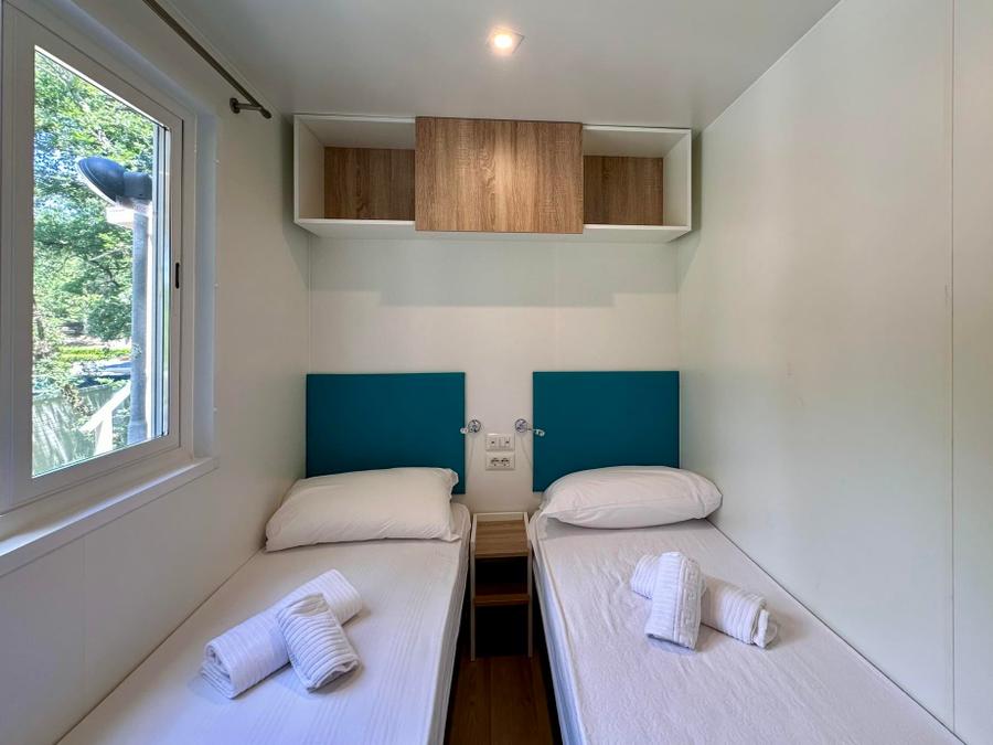 Mobilhome 2 personnes - Mobil-home Premium avec 2 chambres - 2 salles de bain (2 personnes incluses - 2 personnes supplémentaires possibles moyennant supplément, veuillez contacter le camping) 6