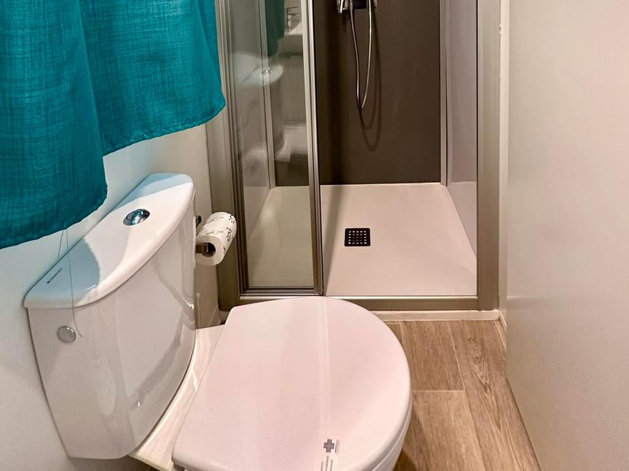 Mobilhome 2 personnes - Mobil-home Premium avec 2 chambres - 2 salles de bain (2 personnes incluses - 2 personnes supplémentaires possibles moyennant supplément, veuillez contacter le camping) 8