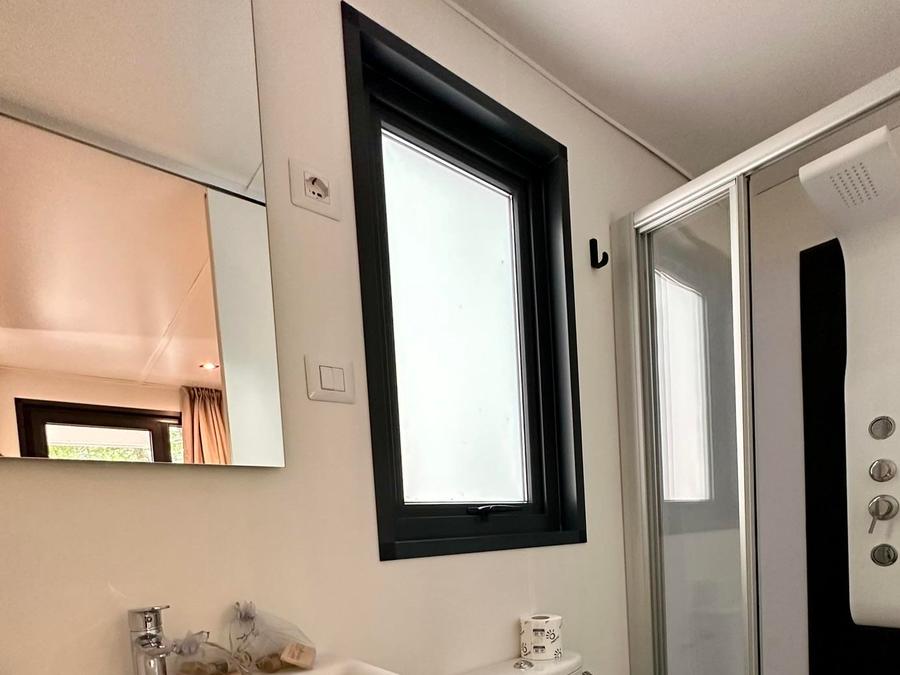Mobilhome 2 personnes - Mobil-home de luxe avec 2 chambres - 2 salles de bain (2 personnes incluses - 2 personnes supplémentaires possibles avec supplément, veuillez contacter le camping) 7