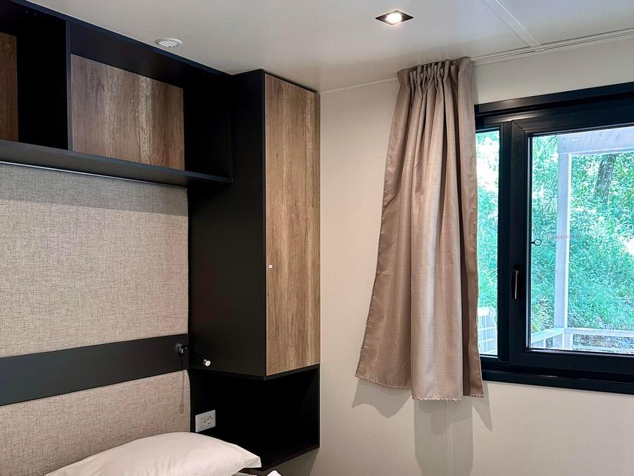 Mobilhome 2 personnes - Mobil-home de luxe avec 2 chambres - 2 salles de bain (2 personnes incluses - 2 personnes supplémentaires possibles avec supplément, veuillez contacter le camping) 5