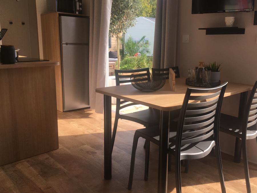 Mobilhome 5 personnes - 2 chambres premium 32m2 avec terrasse couverte de 18m2 lave vaisselle ,2 transats 4