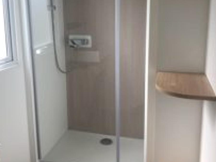 Mobilhome 5 personnes - 2 chambres premium 32m2 avec terrasse couverte de 18m2 lave vaisselle ,2 transats 6