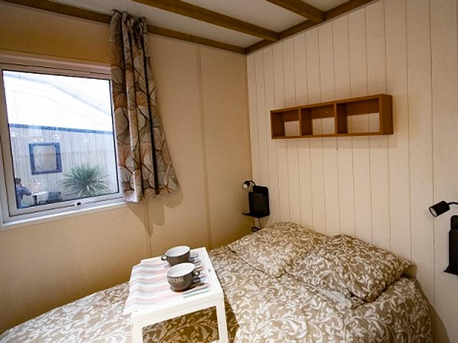 Chalet 2 personnes - Confort 16m² - 1 chambre + Terrasse couverte + Clim réversible + TV 1