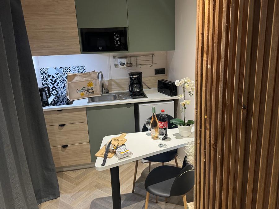 Chalet 2 personnes - Confort 16m² - 1 chambre + Terrasse couverte + Clim réversible + TV 5