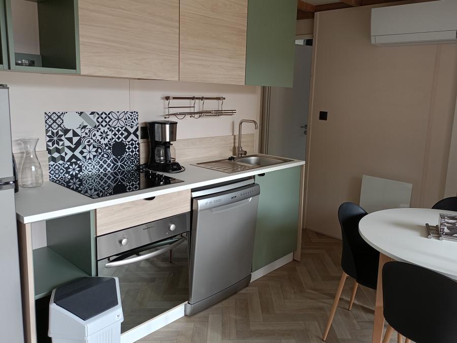 Chalet 4 personnes - Confort 35m² - 2 chambres + Terrasse couverte + Clim réversible + TV 2