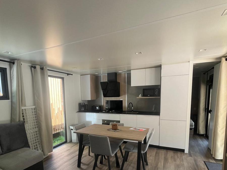 Mobilhome 4 personnes - Premium 40m² - 2 chambres + Terrasse couverte + Clim réversible + TV 2