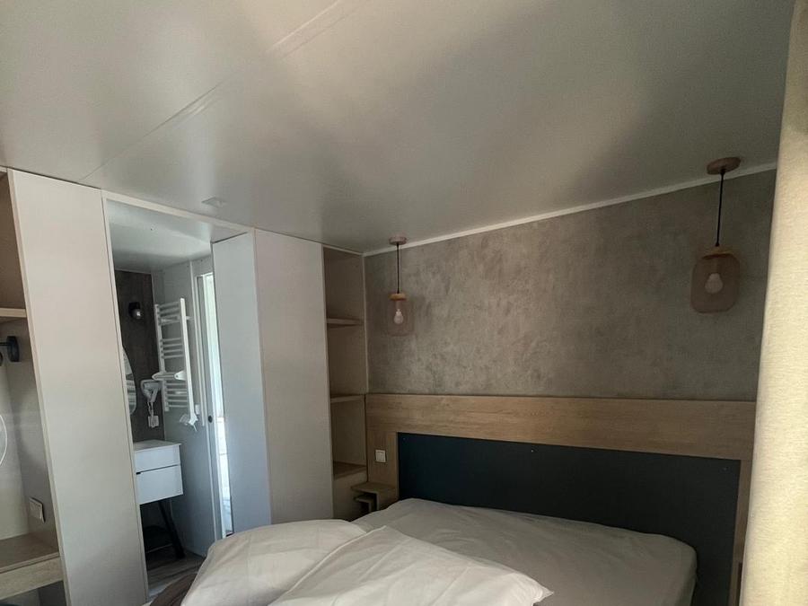 Mobilhome 4 personnes - Premium 40m² - 2 chambres + Terrasse couverte + Clim réversible + TV 3