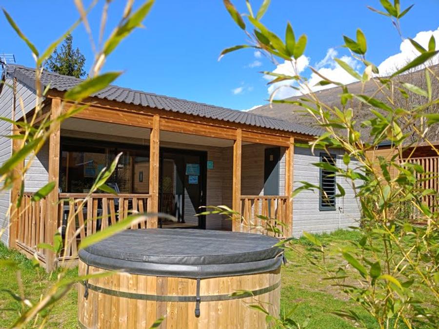 Chalet 4 personnes - SPA Confort 35m² - 2 chambres + Terrasse couverte + Clim réversible + TV 0
