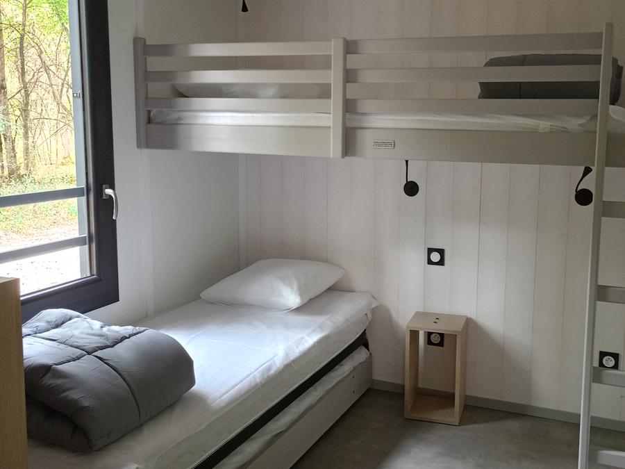 Chalet 4 personnes - SPA Confort 35m² - 2 chambres + Terrasse couverte + Clim réversible + TV 3