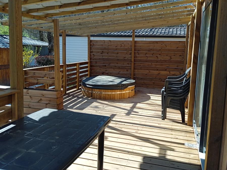 Mobilhome 4 personnes - SPA Premium 40m² - 2 chambres + Terrasse couverte + Clim réversible + TV 4