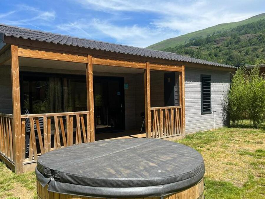 Chalet 4 personnes - SPA Premium 42m² - 2 chambres + Terrasse couverte + Clim réversible + TV 0