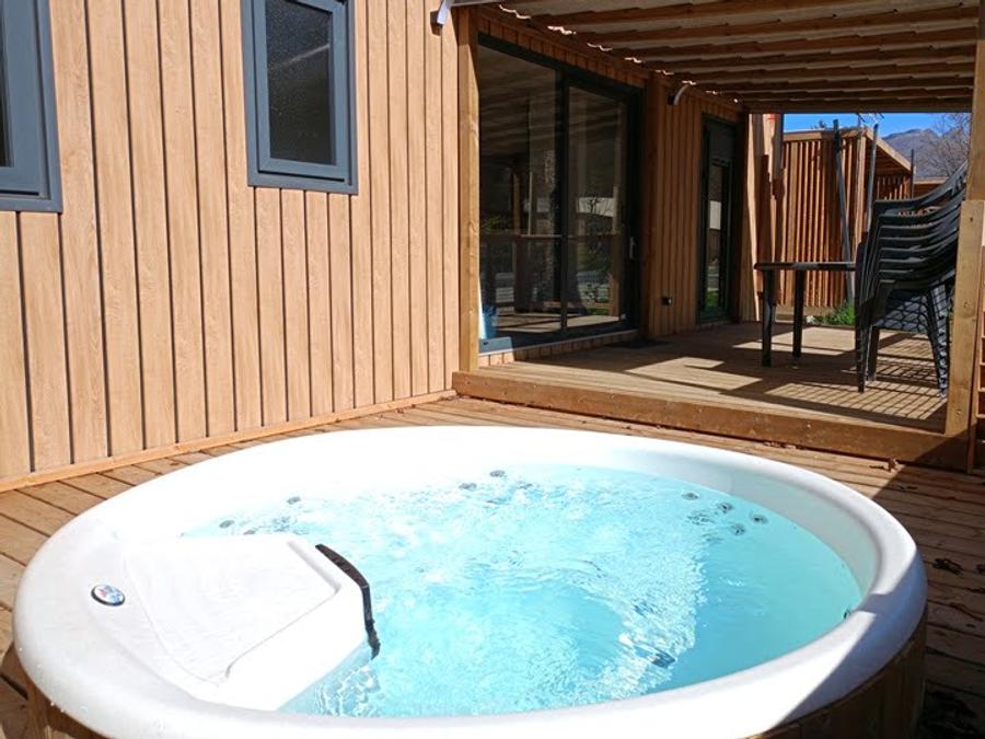 Mobilhome 6 personnes - SPA Premium 40m² - 3 chambres - 2 salles de bain + Terrasse + Clim réversible + TV 0