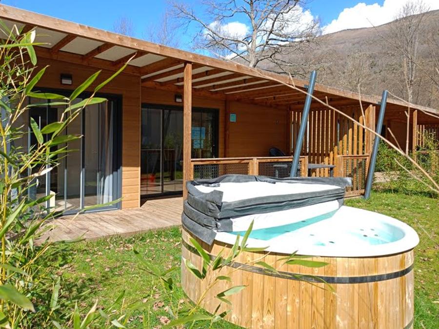 Chalet 6 personnes - SPA Confort 42m² - 3 chambres + Terrasse couverte + Clim réversible + TV 0