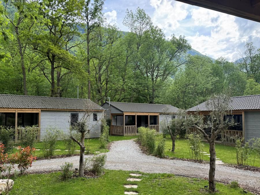 Chalet 4 personnes - Premium 42m² - 2 chambres + Terrasse couverte + Clim réversible + TV 5