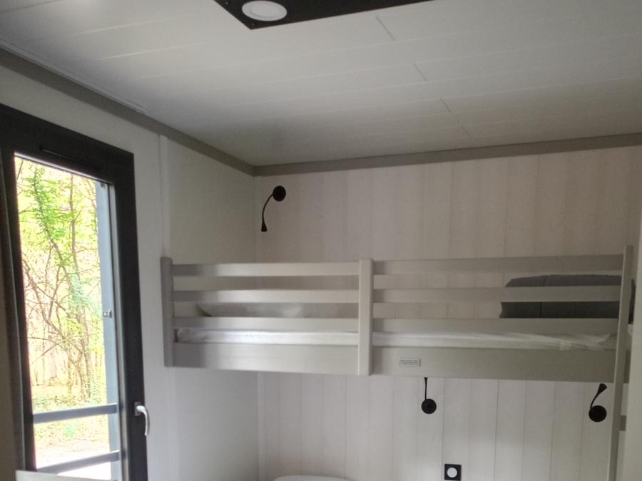 Chalet 4 personnes - Premium 42m² - 2 chambres + Terrasse couverte + Clim réversible + TV 3