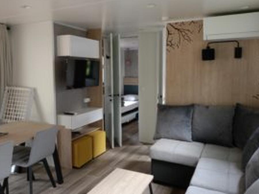 Mobilhome 6 personnes - Premium 40m² - 3 chambres - 2 salles de bain + Terrasse couverte + Clim réversible + TV 3